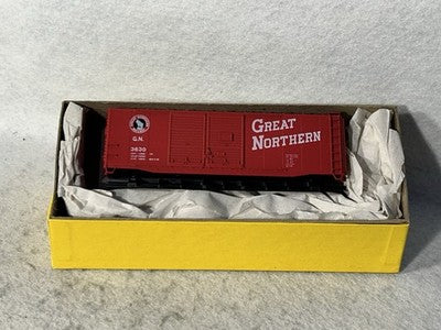 Select Accurail Various RR 40’ Box Car  Kits HO