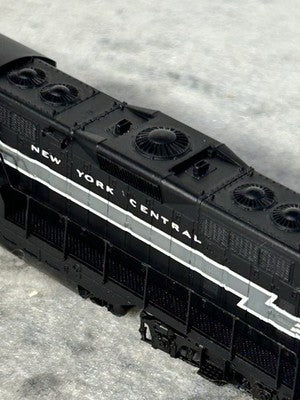 Handsome Atlas New York Central RR Lightning Scheme GP-7 # 5698 Loco N Gauge