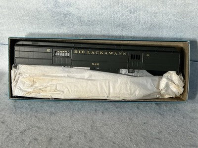Nice Athearn Erie Lackawanna RR 5 Car Passenger Set HO