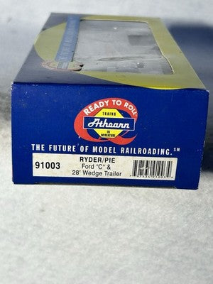 Athearn 91003 - Ford “C” Tractor & 28’ Wedge Trailer - Ryder/Pie - HO