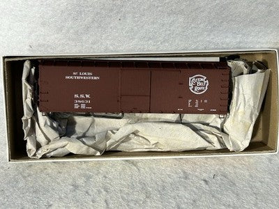 Select Accurail Various RR 40’ Box Car  Kits HO