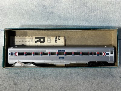 Nice Athearn Amtrak RR Diner  Passenger Car HO