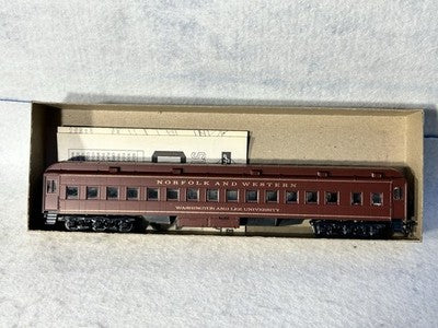 Beautiful Athearn Norfolk &Western RR University Series 8 Car Passenger Set HO
