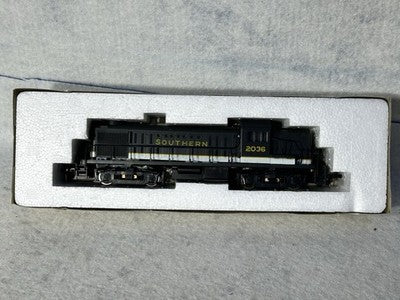 Nice Atlas/KATO Southern Railroad  Tuxedo Scheme Alco RS-3 Loco HO