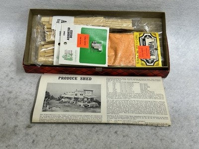 Cool Campbell Produce Shed Craftsman Kit HO