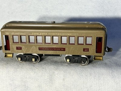 Lionel New York Central RR Standard  Gauge Pre-War Locomotive/4 Passenger Cars