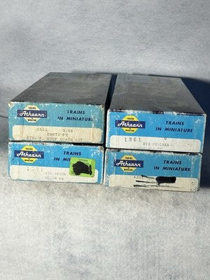 Nice Athearn Santa Fe RR 4 Car Passenger Set HO