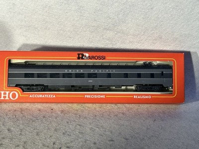 Beautiful Rivarossi Union Pacific “Overland “ RR 6-Car Passenger Set HO