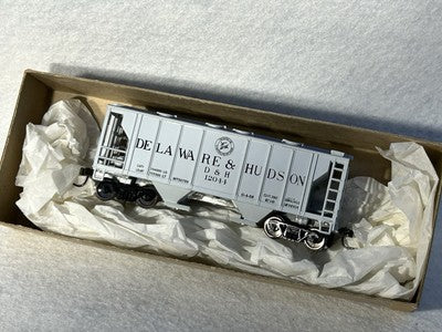 Cool Branchline Models D & H 2-Bay Covered Hopper Cars HO