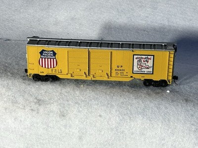 Beautiful Athearn Union Pacific RR Double Door 50’ Box Car HO (Ex Box)