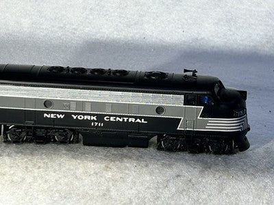 Nice  Bachman Plus Lightning Scheme NYC RR  F-7A /B Both Powered DCC Ready HO