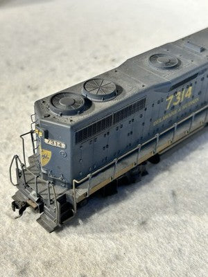 Athearn Custom Painted/Detailed Weathered D & H RR GP-38-2 Loco HO(Ex 1 Awning)