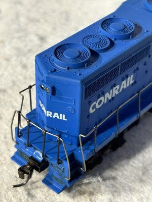 Nice Athearn Custom Painted Conrail RR  GP-35 Diesel Engine HO