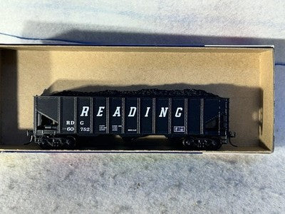 Nice Roundhouse Reading RR 3-Bay 90 Ton Hopper Car/Loads/K-D’s HO 5 Car Set