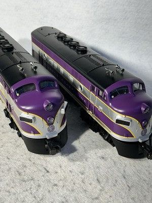 Beautiful MTH Atlantic Coast Line RR 3 Engine/2 Passenger Car Set O Gauge Car