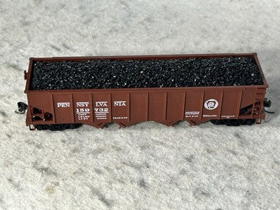 Nice Bowser Pennsylvania RR 40’ 4-Bay Hopper Cars/Coal Loads/KD’s HO