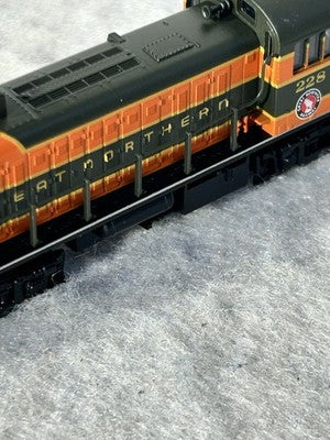 Colorful Atlas Classic Great Northern RR Alco RS-3 Loco N Gauge