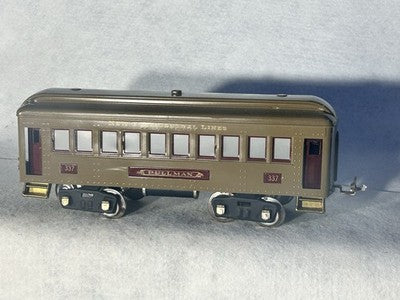 Lionel New York Central RR Standard  Gauge Pre-War Locomotive/4 Passenger Cars