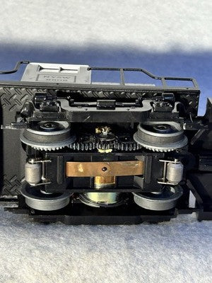 Nice Lionel NYS & W RR ALCO RS-3 Loco With Display Case O Gauge