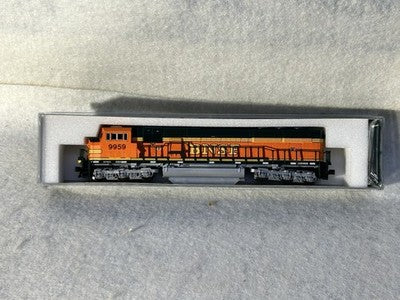 Beautiful KATO BNSF RR SD-70MAC Diesel Engine N GAUGE