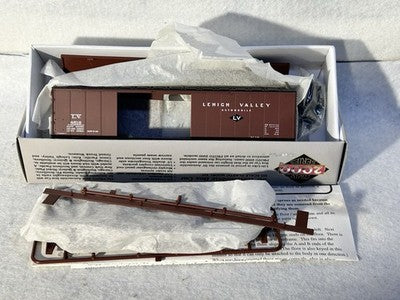 Proto 2000 Lehigh Valley RR 50’ Automobile Box Car Kit  HO