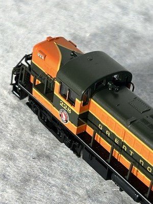 Colorful Atlas Classic Great Northern RR Alco RS-3 Loco N Gauge