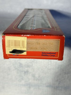 Beautiful Rivarossi Amtrak RR  2-Car Passenger Set HO