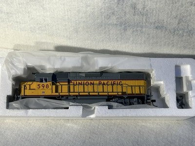 Beautiful ATLAS Trainman Union PacificGP-38 Diesel Engine HO