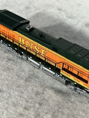 Powerful KATO Burlington Northern Santa Fe RR AC4400CW Diesel Engine N GAUGE