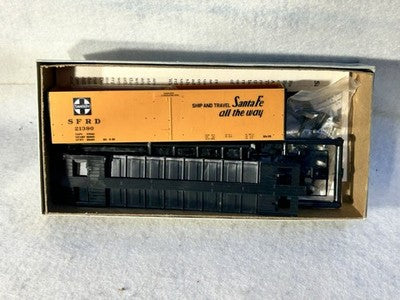 Nice C & BT Shops Santa Fe RR 40’ Reefer Car  Kits HO
