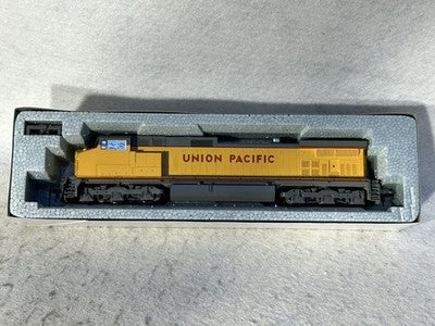 Beautiful KATO Union Pacific RR C-44-9W Diesel Engine HO
