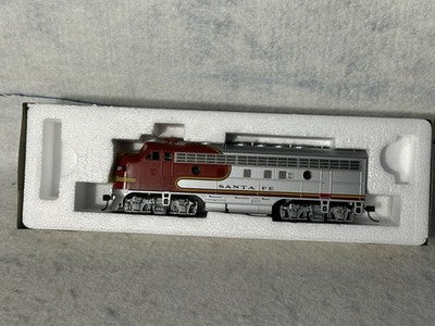 Classic  Stewart/KATO Santa Fe RR F-7 A/B/B Engines 2  Powered/1 Dummy HO