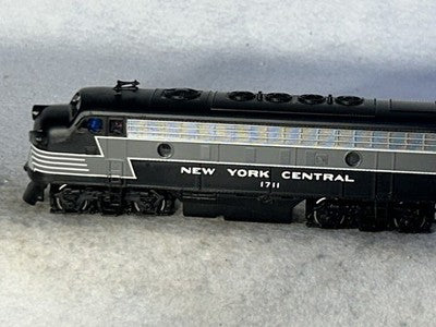 Nice  Bachman Plus Lightning Scheme NYC RR  F-7A /B Both Powered DCC Ready HO