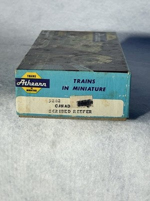 Colorful Athearn Canada Dry 40’ Billboard Box Car HO
