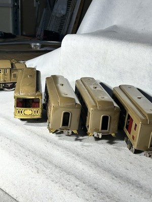 Lionel New York Central RR Standard  Gauge Pre-War Locomotive/4 Passenger Cars