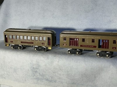 Lionel New York Central RR Standard  Gauge Pre-War Locomotive/4 Passenger Cars