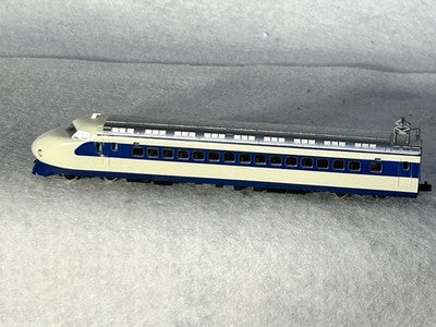Nice KATO Japanese Bullet Train 2- Engine/2-Car Passenger Set N GAUGE