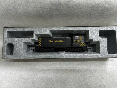 Nice KATO Rio Grande Railroad NW-2 Switcher Loco HO