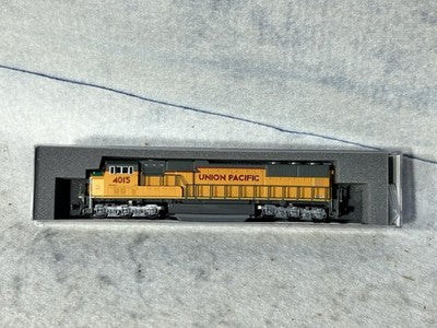 Beautiful KATO Union Pacific RR SD-70M Excursion Diesel Engine N GAUGE