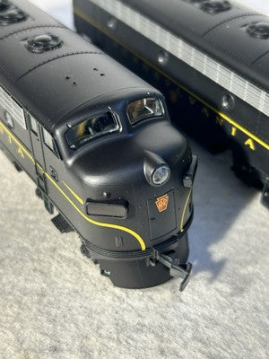 Stout Stewart/KATO  F-7-A/B Phase I Late PENNSY Locos Both Powered