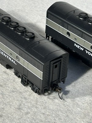 Nice Stewart/KATO NYC  RR LIGHTNING STRIPE F-3 A/B/A Set A’s Pwrd./ B Unpwrd. HO