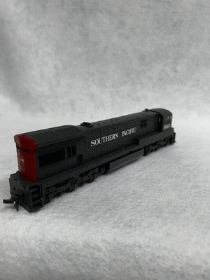 Handsome Atlas U-33C Southern Pacific Railway Locomotive HO