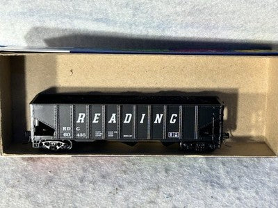 Nice Roundhouse Reading RR 3-Bay 90 Ton Hopper Car/Loads/K-D’s HO 5 Car Set