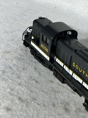 Nice Atlas/KATO Southern Railroad  Tuxedo Scheme Alco RS-3 Loco HO