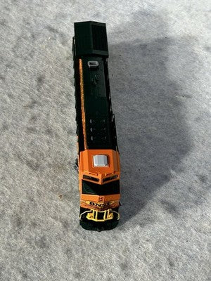 Powerful KATO Burlington Northern Santa Fe RR AC4400CW Diesel Engine N GAUGE