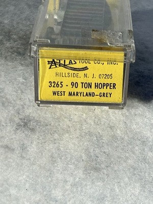 Nice ATLAS Western Maryland RR 3-Bay 90 Ton Hopper Car/Load/Weathered N Gauge