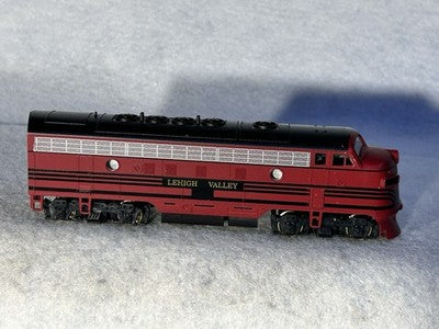 Striking Stewart/KATO Lehigh Valley RR F-7A/B Phase I Set A Pwrd./B Unpwrd. HO