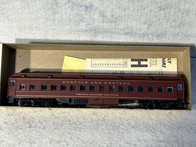 Beautiful Athearn Norfolk &Western RR University Series 8 Car Passenger Set HO