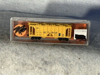 Nice Vintage Trains NBT Test 2 Bay Covered Hopper Car N Gauge