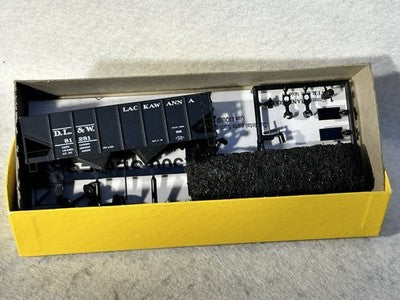 Accurail Mixed  RR 2-Bay Hopper Kits HO (PRICE/SINGLE CAR; SPECIFY CHOICE)